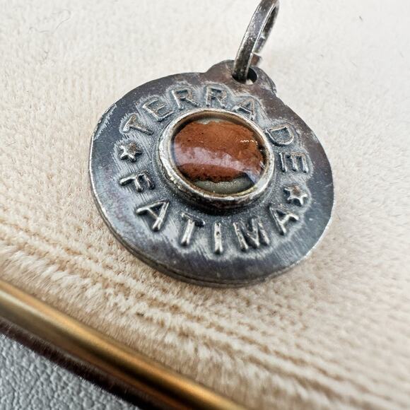 Vintage Nossa Senhora Terra de Fátima Religious Medal Relic Soil Silver Tone - Picture 4 of 4